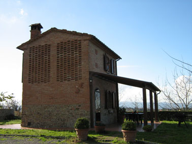 Hotels, villas, farmohouses, castles and bed and breakfast in Tuscany and Chianti, Italy