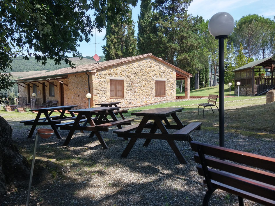Toscane agritourisme:   appartements de vacances dans maison en pierre avec table d'hôtes 