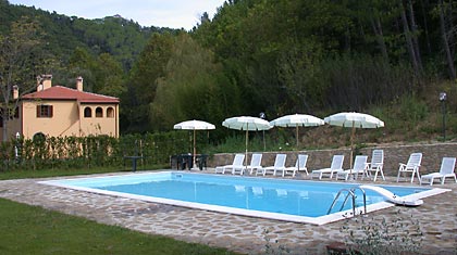 Ferienanlagen Villa mit Pool und zwei komfortablen Ferienwohnungen.