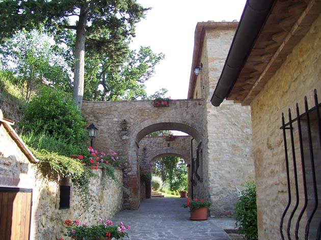 Ferienhaus für 8 - 10 Personen inmitten der historischen, toskanischen dorf von Rivalto gelegen, nahe bei Florenz, Pisa, Volterra und Siena.